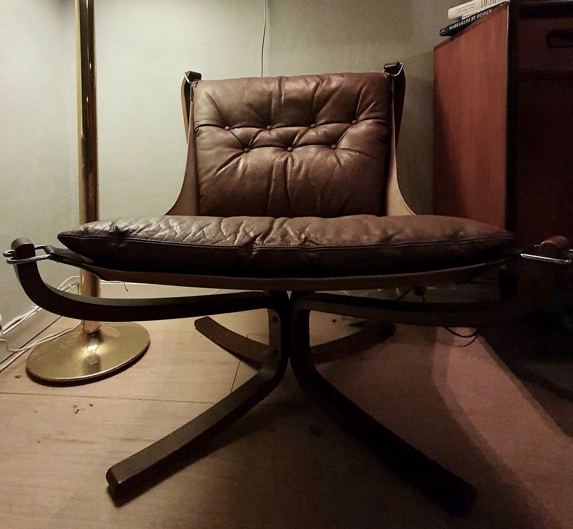 Falcon chair